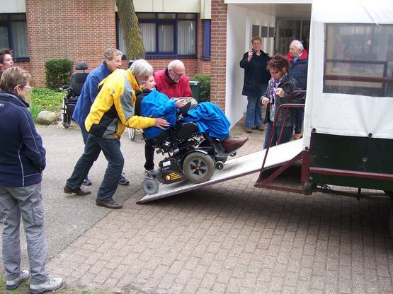 rolstoelhuifkar huifkartocht mindervaliden uitje